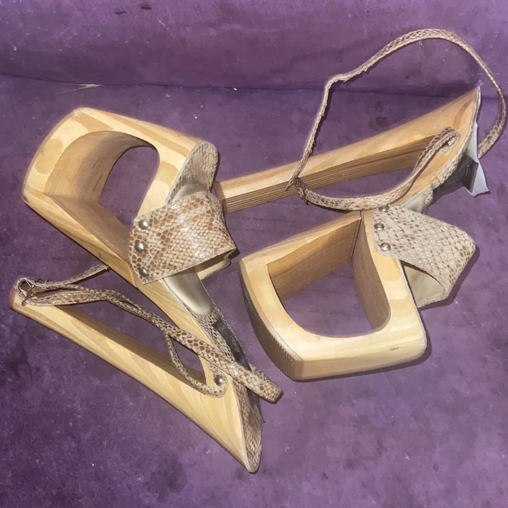 Vintage Like New Dallas Heights 7” platformWood Heels size 5 snake print leather